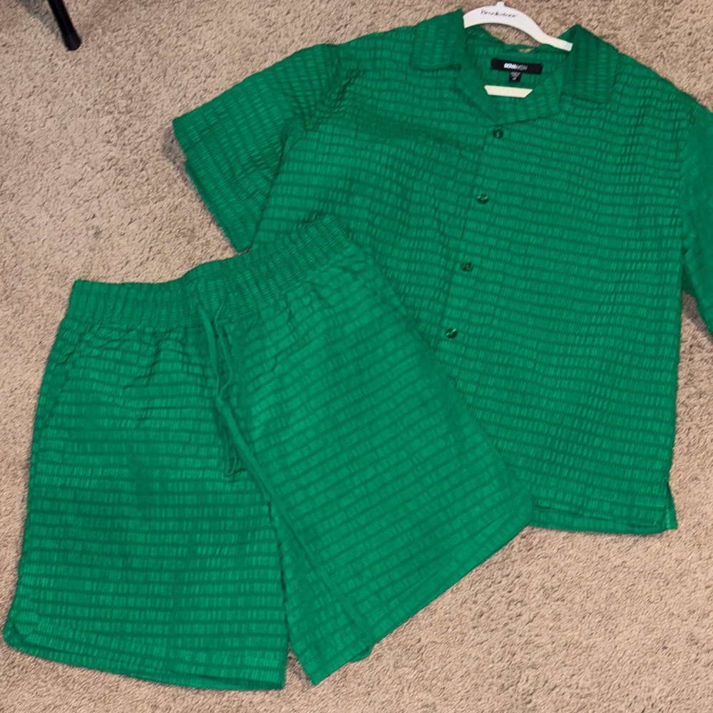 Green men’s shirt set